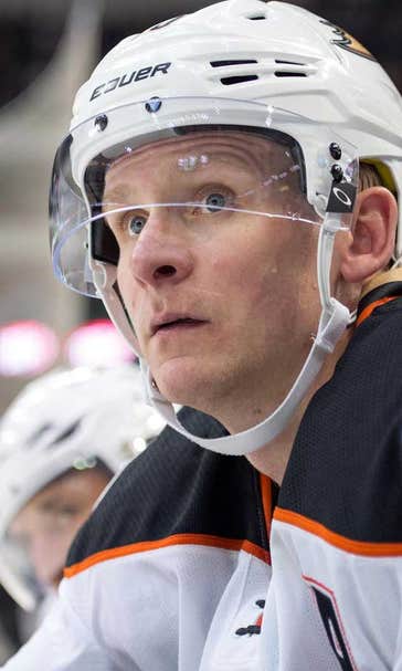Ducks blow 3-goal lead to Stars, lose 4-3